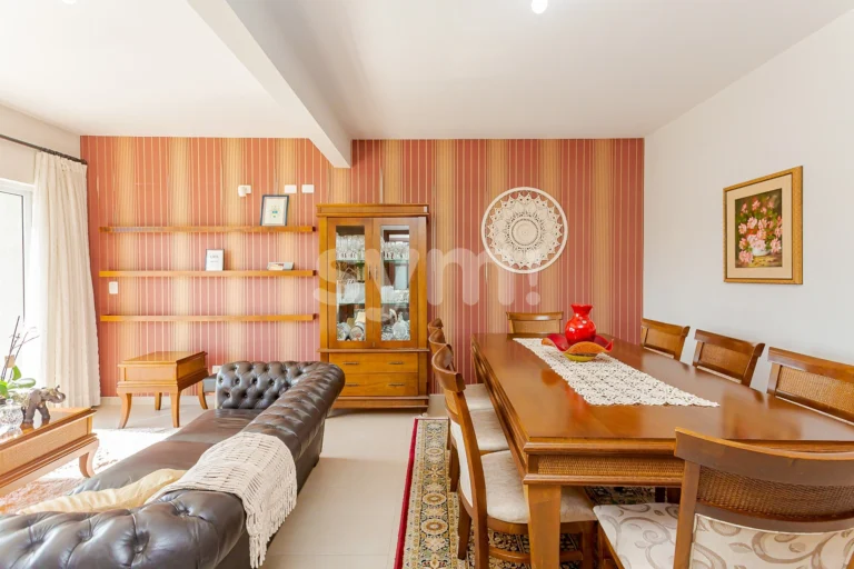 Residência com loja na frente