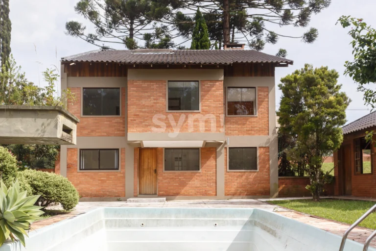 Casa charmosa com terreno incrível