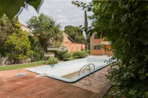 Casa charmosa com terreno incrível