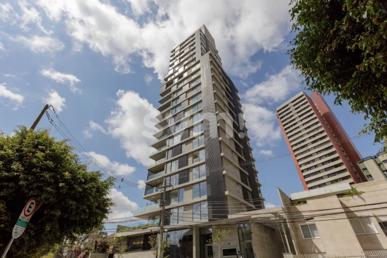 Revenda - 3 suítes e 4 vagas no Juvevê