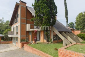 Casa charmosa com terreno incrível