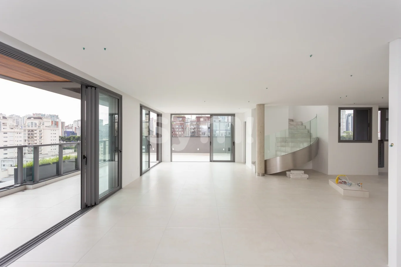 Revenda Cobertura duplex com 3 suítes no Batel