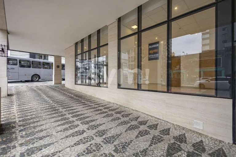 Loja de esquina para locação no Cabral