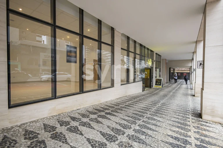 Loja de esquina para locação no Cabral