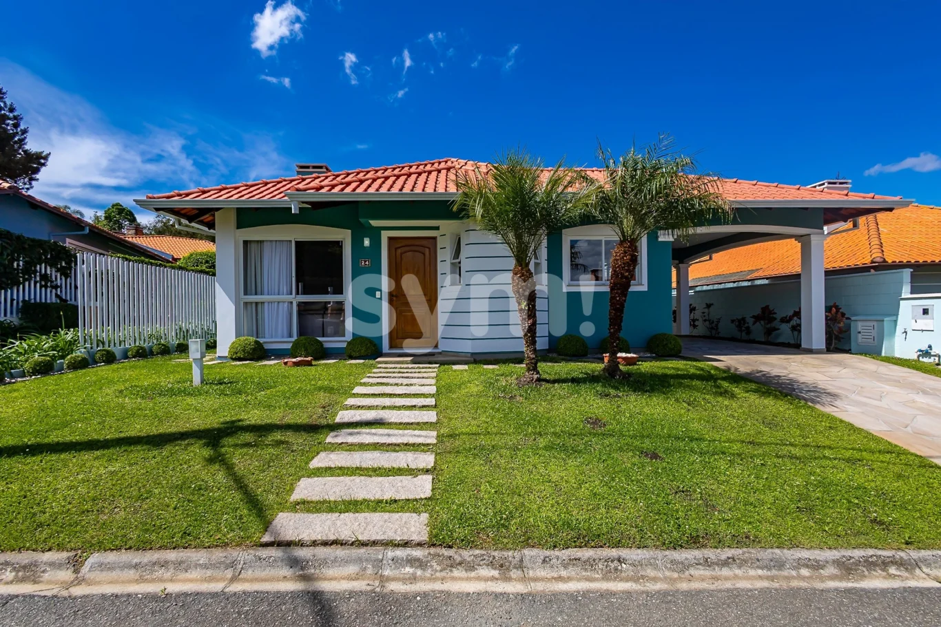 Casa em condomínio térrea no São Braz