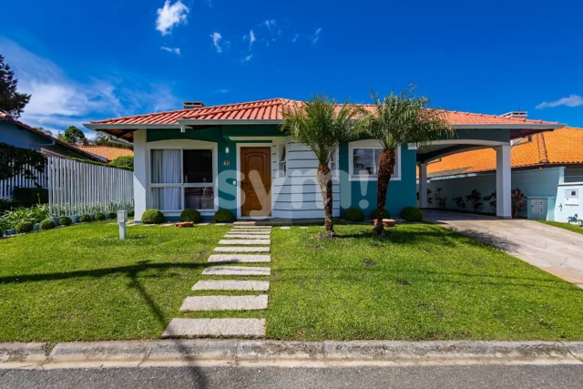 Casa em condomínio térrea no São Braz