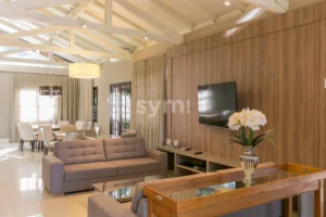 Casa com 5 suítes e piscina super ensolarada