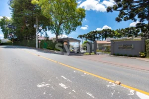 Casa em Condomínio 618m² 4 Quartos com Piscina