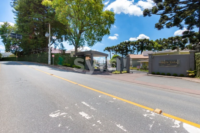 Casa em Condomínio 618m² 4 Quartos com Piscina