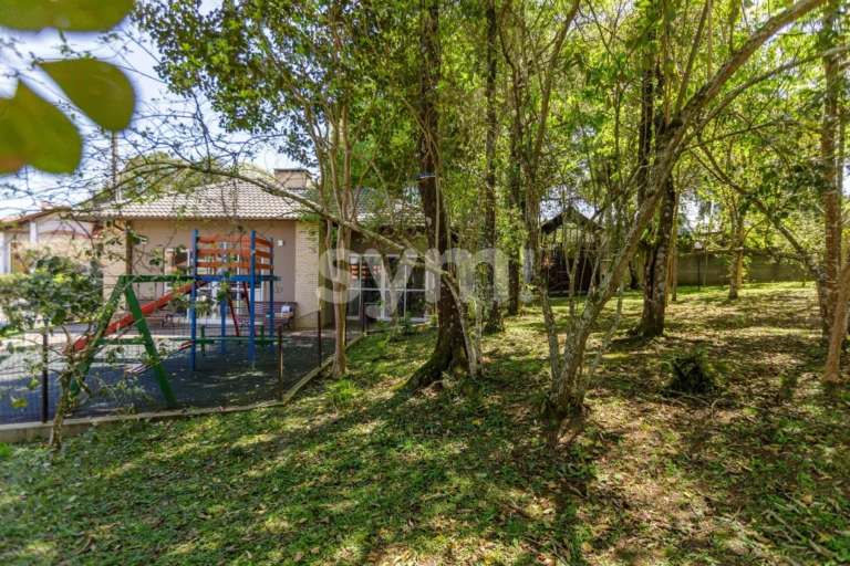 Casa em condomínio térrea no São Braz