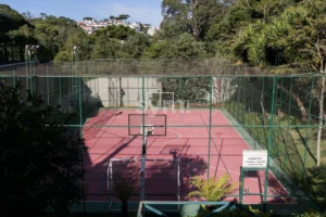 Casa com 5 suítes e piscina super ensolarada