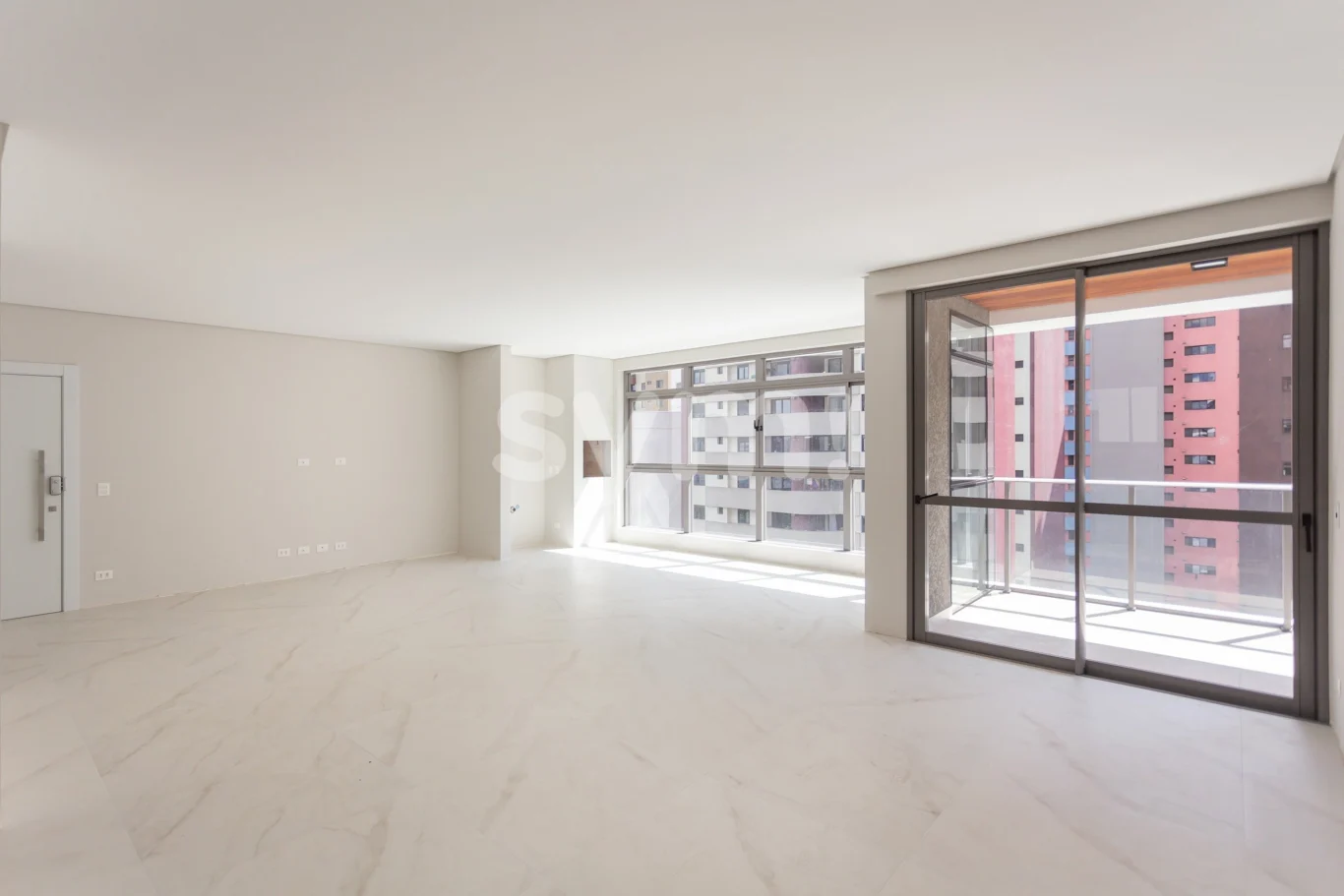 Apartamento amplo 3 suítes no Batel