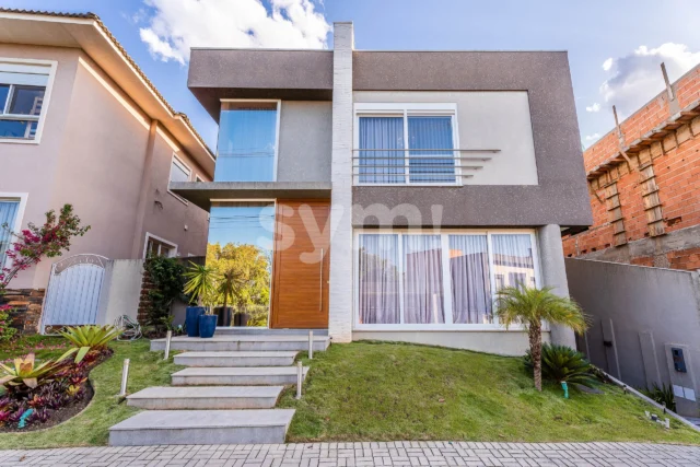 Casa em condomínio em Santa Felicidade | 6 quartos