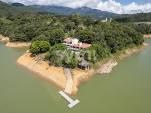 Conforto às margens da represa do Capivari!