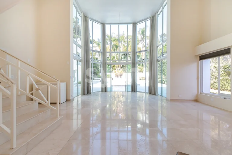 Residência Única ao Lado do Parque Tingui