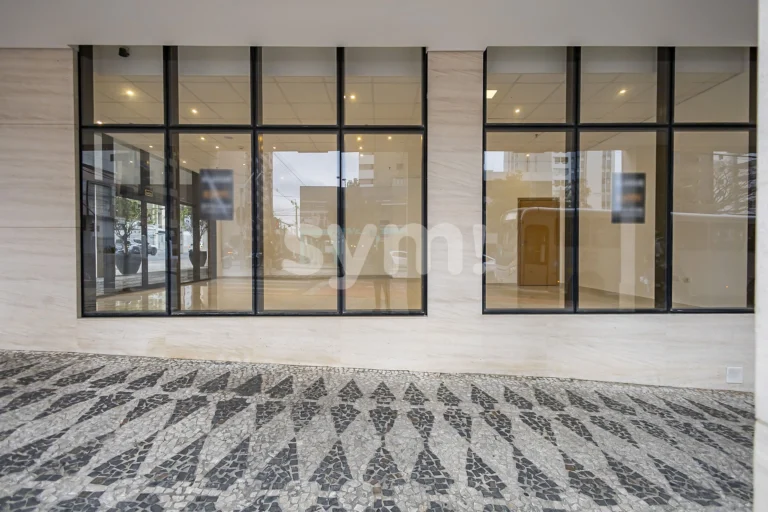 Loja de esquina para locação no Cabral