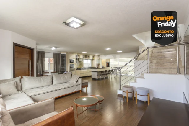 Casa com 4 quartos em condomínio no Campo Comprido