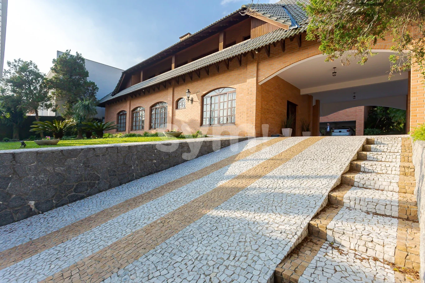 CASA IMPONENTE NO UBERABA 5 QUARTOS