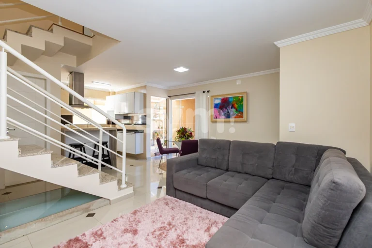 Sobrado em condomínio com 3 quartos