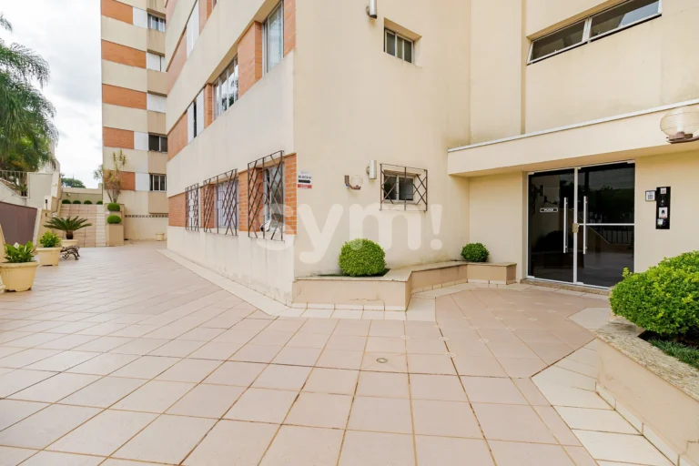 Apartamento semi mobiliado, 3 quartos, Batel!