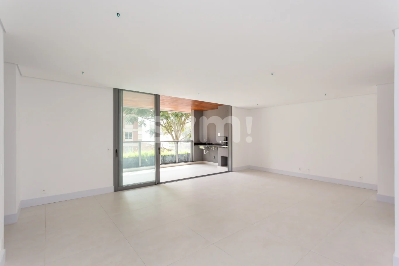 Apartamento com 3 suítes próximo ao Patio Batel