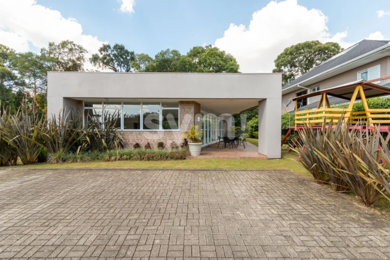 Casa espetacular com 4 suítes no Campo Comprido