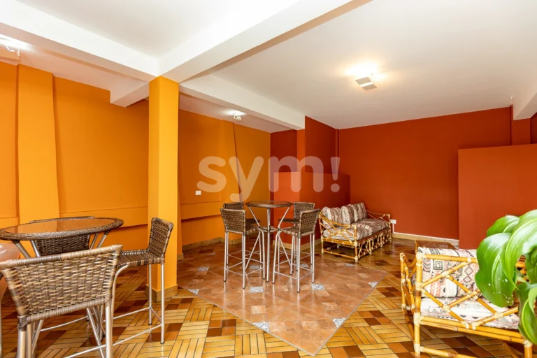 Casa em Condomínio 618m² 4 Quartos com Piscina