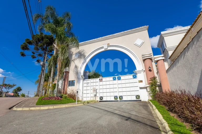 CASA EM CONDOMÍNIO COM 4 SUÍTES