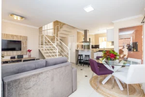 Sobrado em condomínio com 3 quartos