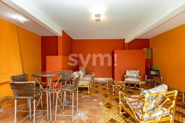 Casa em Condomínio 618m² 4 Quartos com Piscina