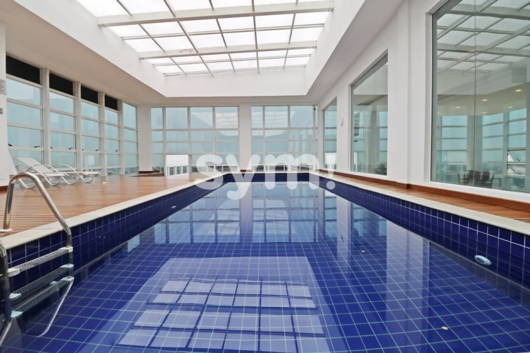 Studio Mobiliado Batel Com Hidromassagem