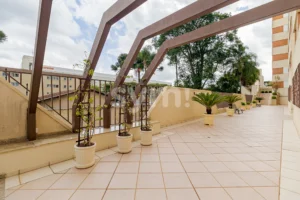 Apartamento semi mobiliado, 3 quartos, Batel!