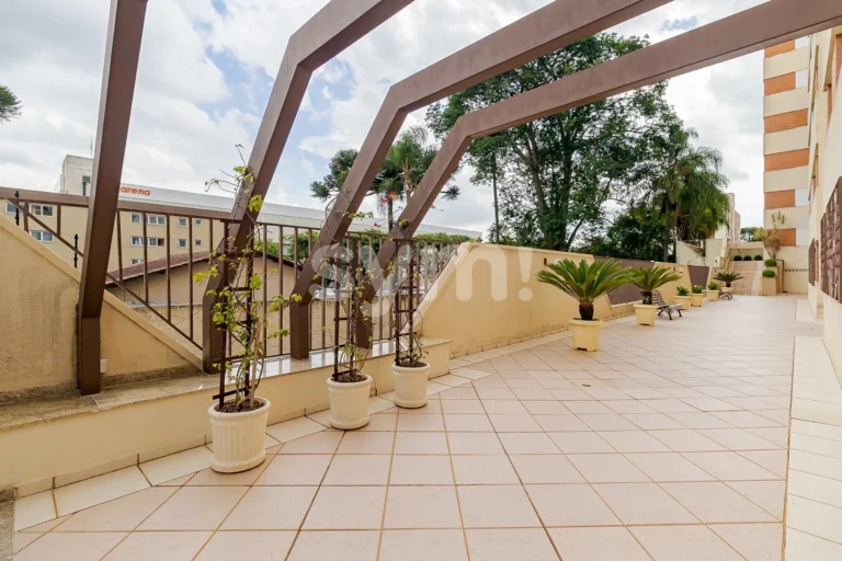 Apartamento semi mobiliado, 3 quartos, Batel!