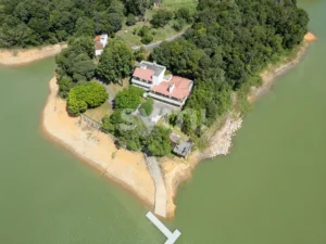 Conforto às margens da represa do Capivari!