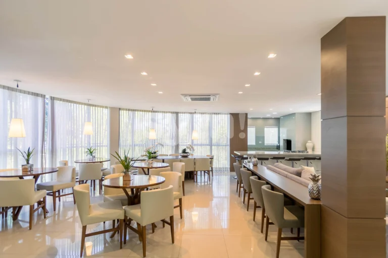 Casa em Condomínio 04 suítes Campo Comprido