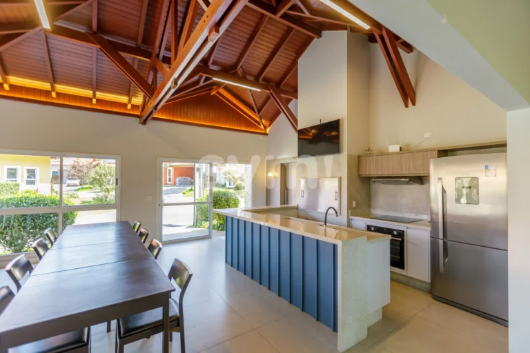 Casa em condomínio térrea no São Braz