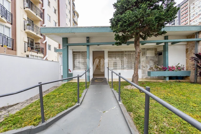 Casa com excelente potencial comercial