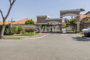 Casa em condomínio térrea no São Braz