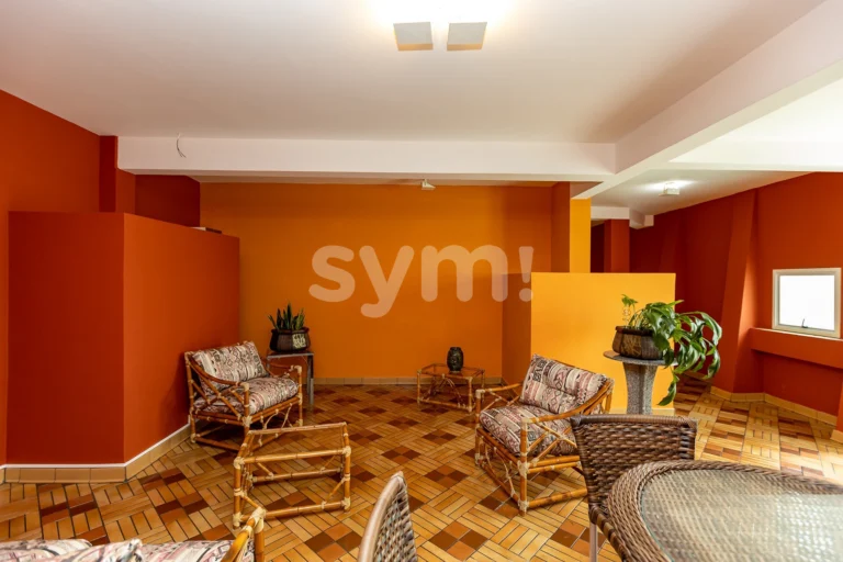 Casa em Condomínio 618m² 4 Quartos com Piscina