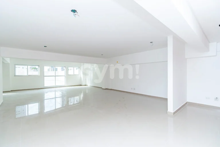 Sala comercial com ampla sacada no Batel!