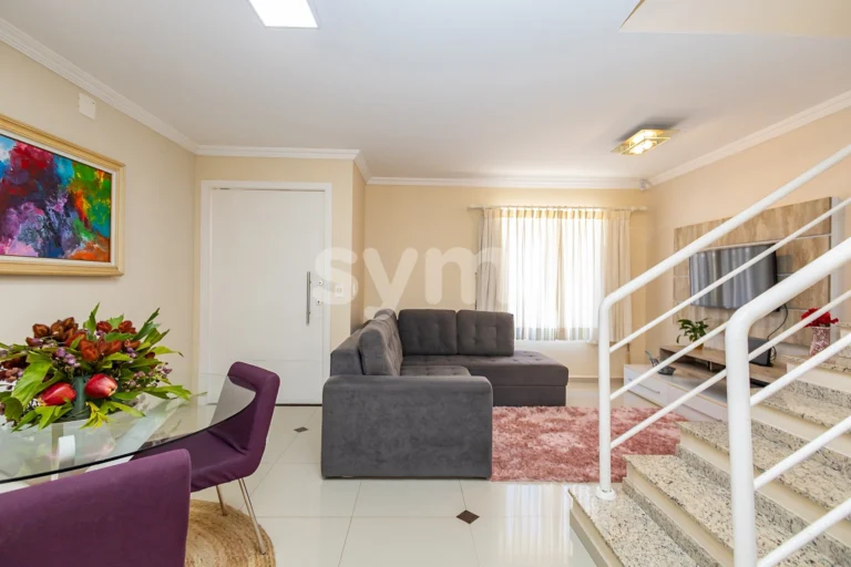 Sobrado em condomínio com 3 quartos