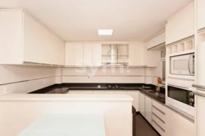 Triplex semi mobiliado com 3 quartos no Rebouças!